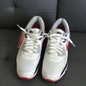 Nike air max 90 Eggplants Wmns size 15.5 very good condition.